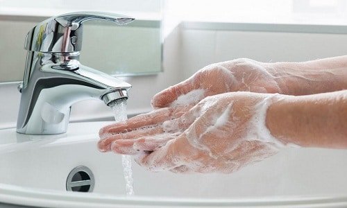 إزالة الزفرة من اليدين